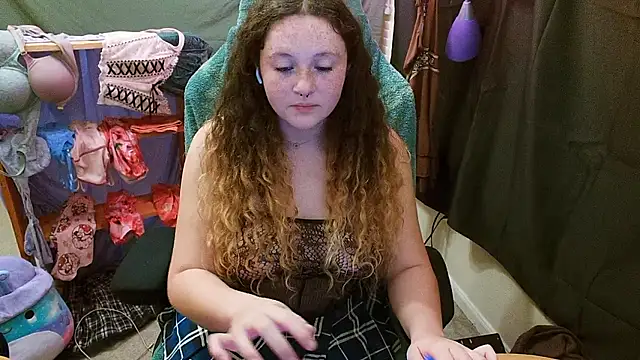 Snapshot of sugasunny04 chatting on January 8, 6:59 am sugasunny04 online show from January 8, 6:59 am