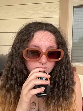 Snapshot of sugasunny04 chatting on February 18, 7:54 pm sugasunny04 online show from February 18, 7:54 pm