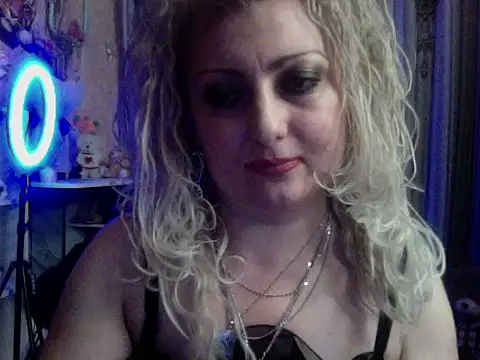 xHot Amazonq online show from October 26, 6:14 pm