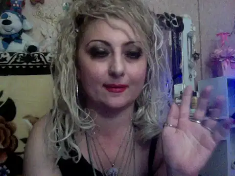 xHot Amazonq online show from November 16, 4:56 pm