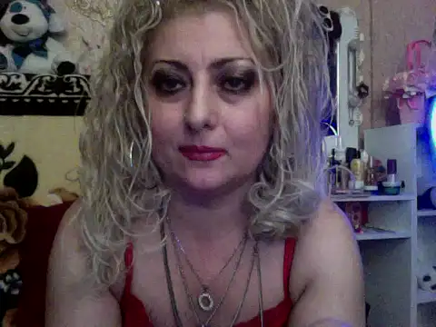 xHot Amazonq online show from November 19, 6:41 pm