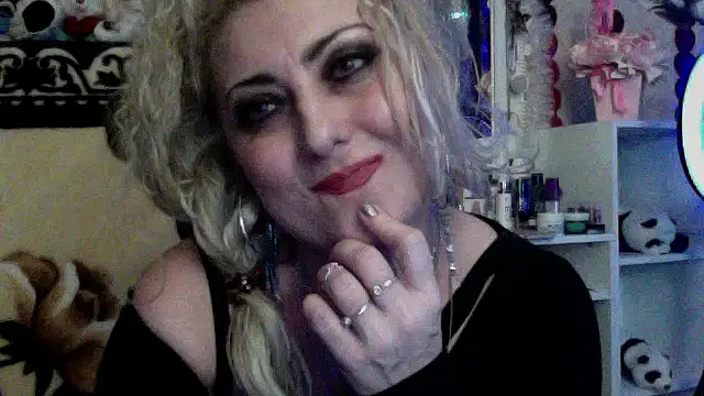 xHot Amazonq online show from January 15, 7:28 pm