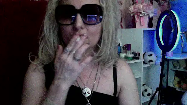 xHot Amazonq online show from March 4, 10:16 pm