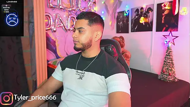 Tiler wolker online show from December 19, 6:31 am