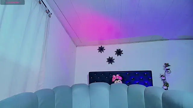 GiannaRoberts online show from November 30, 11:36 am