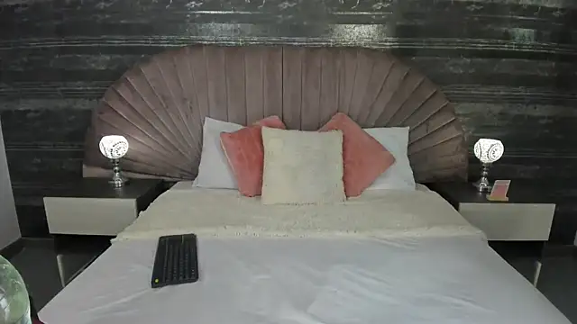 Snapshot of Nayla_Monroee chatting on April 15, 9:15 pm Nayla Monroee online show from April 15, 9:15 pm