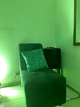 Snapshot of Chikihot69 chatting on October 28, 3:21 am Chikihot69 online show from October 28, 3:21 am