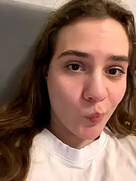 blooomis online show from November 18, 12:05 am