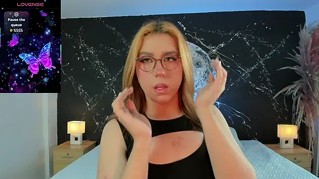 JanneBlossom  online show from December 13, 9:42 pm