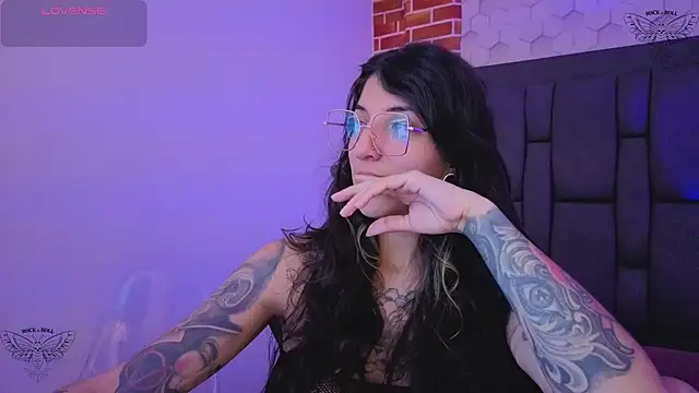 ghostwomaan online show from February 17, 12:01 pm