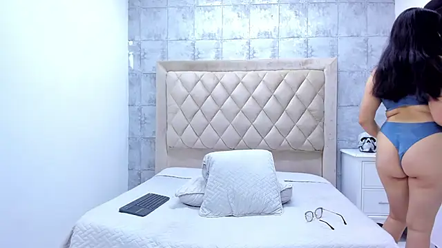 AmaraWolf online show from November 6, 8:43 pm