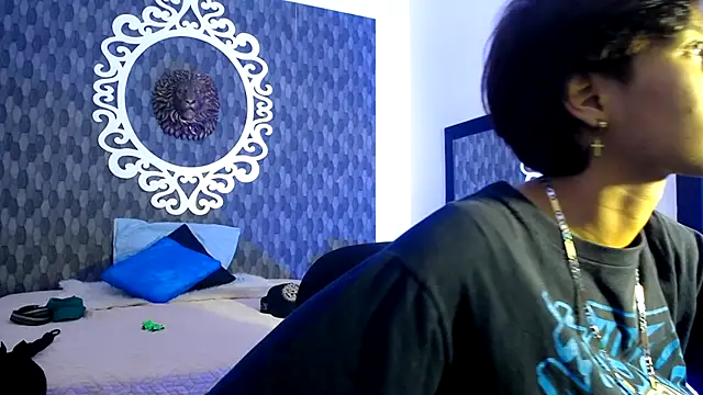 Ghost  Girl  online show from November 12, 3:18 am