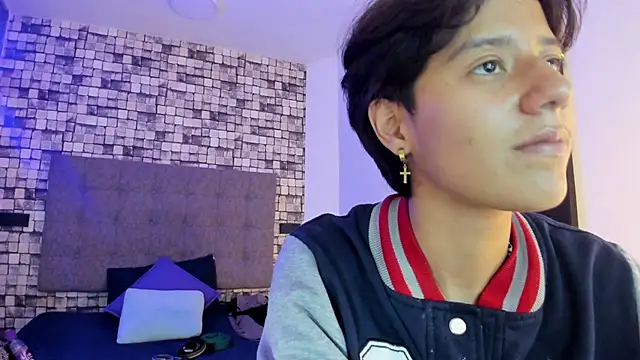 Ghost  Girl  online show from November 13, 10:41 pm