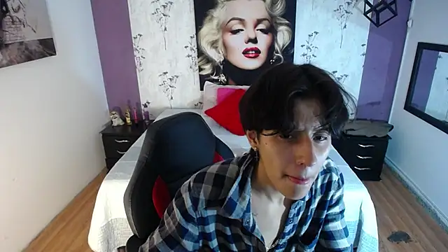 Ghost  Girl  online show from November 22, 1:04 am