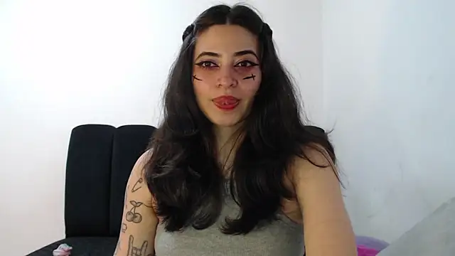 Snapshot of Annagoth_ chatting on June 18, 12:11 am Annagoth online show from June 18, 12:11 am