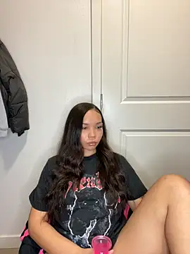 nikkiloveee online show from November 26, 6:14 am