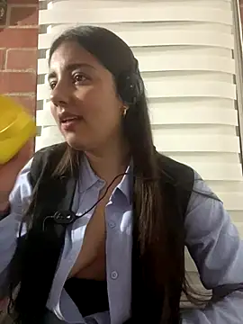 Snapshot of Au-rora chatting on December 20, 6:53 am Au-rora online show from December 20, 6:53 am