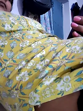 Snapshot of Hot-Rubyy chatting on April 9, 5:18 pm Hot-Rubyy online show from April 9, 5:18 pm