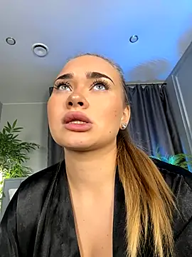 Snapshot of MilaRaven chatting on November 30, 7:01 am MilaRaven online show from November 30, 7:01 am