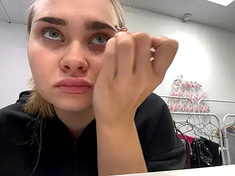 Snapshot of MilaRaven chatting on December 2, 6:41 am MilaRaven online show from December 2, 6:41 am