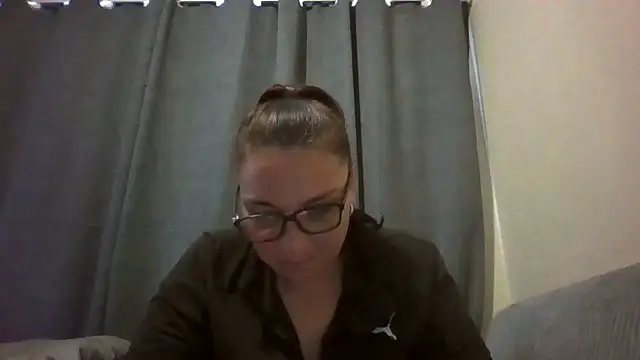 Snapshot of lilMissMarli chatting on April 17, 8:28 am lilMissMarli online show from April 17, 8:28 am