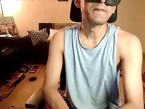 Snapshot of Andy_James181 chatting on May 15, 7:43 pm Andy James181 online show from May 15, 7:43 pm