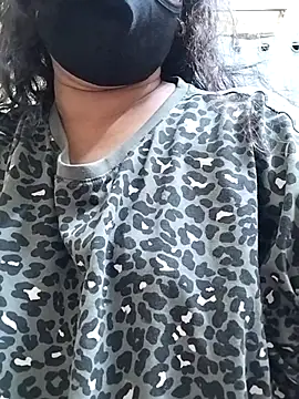 Snapshot of girl999 chatting on January 7, 6:32 pm girl999 online show from January 7, 6:32 pm