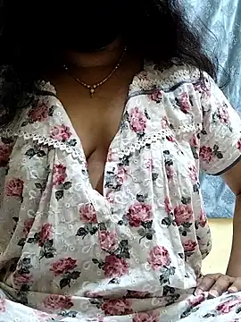 Snapshot of girl999 chatting on January 10, 7:15 pm girl999 online show from January 10, 7:15 pm