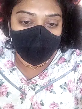 Snapshot of girl999 chatting on February 3, 5:29 pm girl999 online show from February 3, 5:29 pm