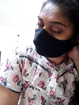 Snapshot of girl999 chatting on February 22, 6:50 pm girl999 online show from February 22, 6:50 pm