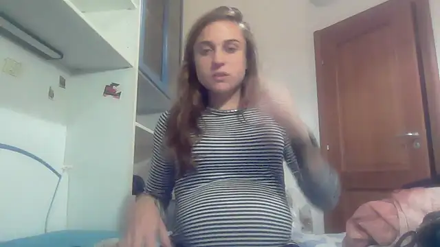 SinnEmily online show from December 18, 5:52 pm