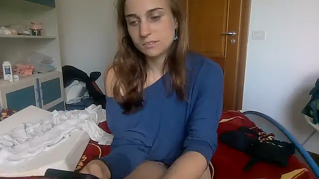 SinnEmily online show from April 29, 1:37 pm
