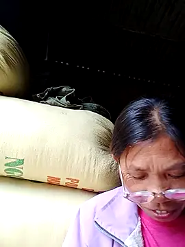 bella-la online show from October 31, 6:25 am