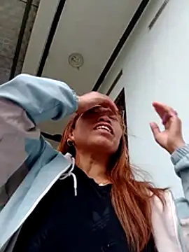 bella-la online show from February 28, 7:53 am