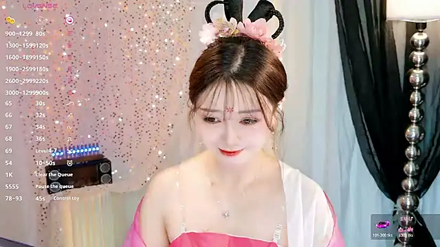 Yiluo95 online show from August 3, 4:00 pm
