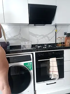 Snapshot of Sweet_xxBuse chatting on December 21, 10:55 am Sweet xxBuse online show from December 21, 10:55 am