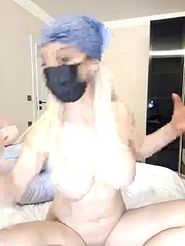 Snapshot of Sweet_xxBuse chatting on February 10, 9:19 pm Sweet xxBuse online show from February 10, 9:19 pm