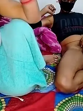 hot couple 000 online show from February 20, 3:01 pm