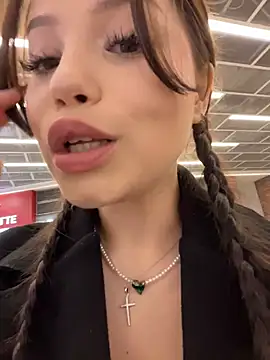 Snapshot of Kissy_Moon chatting on November 9, 3:10 pm Kissy Moon online show from November 9, 3:10 pm