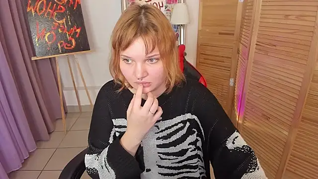 babyyullii online show from November 10, 8:35 am