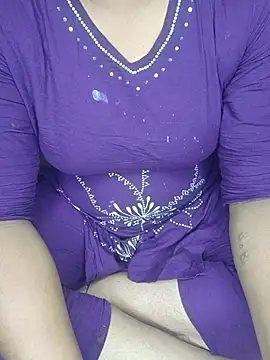 Snapshot of shreyareddy99 chatting on December 20, 9:27 am shreyareddy99 online show from December 20, 9:27 am