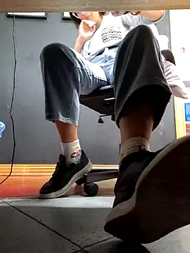 Snapshot of Piediniecollant chatting on November 3, 1:12 pm Piediniecollant online show from November 3, 1:12 pm