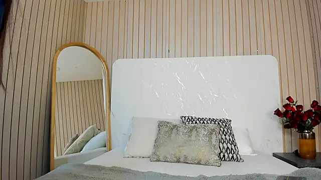 AmberrMoore  online show from December 18, 1:28 pm