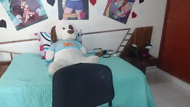 Snapshot of EmmilyConnor chatting on December 5, 2:47 pm EmmilyConnor online show from December 5, 2:47 pm