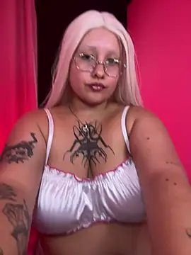 pinkbaddie777 online show from August 3, 10:46 pm