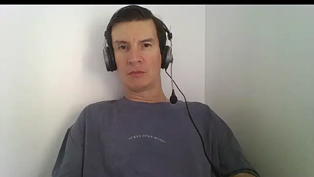 carliesexyman online show from November 19, 1:44 pm