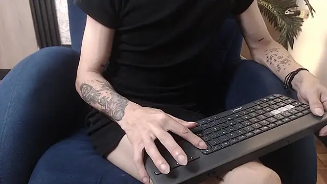 Nick carterr  online show from January 8, 8:00 pm