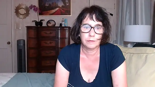 Snapshot of BigbustedBrenda chatting on November 4, 5:01 pm BigbustedBrenda online show from November 4, 5:01 pm