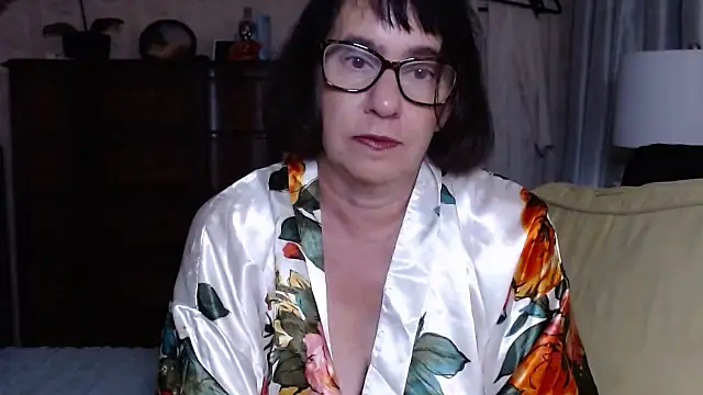 Snapshot of BigbustedBrenda chatting on November 22, 4:50 pm BigbustedBrenda online show from November 22, 4:50 pm