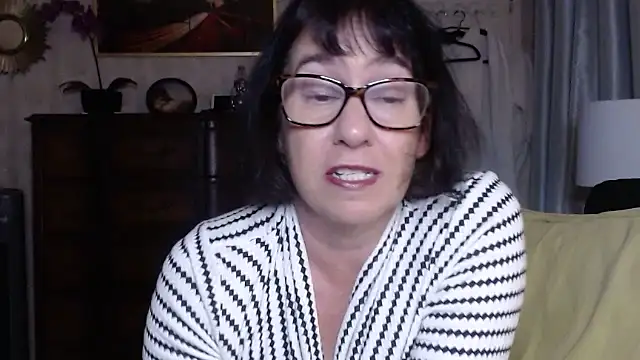 Snapshot of BigbustedBrenda chatting on November 23, 4:40 pm BigbustedBrenda online show from November 23, 4:40 pm